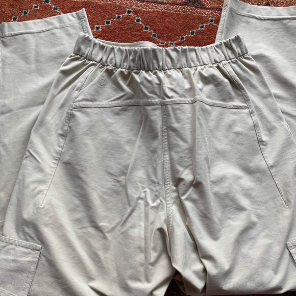 Lululemon Light Utilitech Cargo Pocket High-Rise Pant - Picture 3 of 5